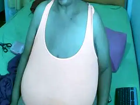 tinagiantxx naked in live sex video chat