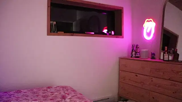 TrixyBella naked in live sex video chat