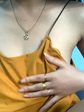 Var20z naked in live sex video chat