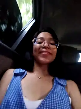 -VICKKY naked in live sex video chat