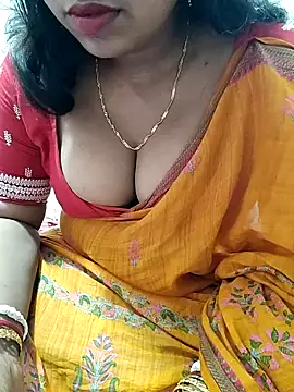 Yourmaya naked in live sex video chat