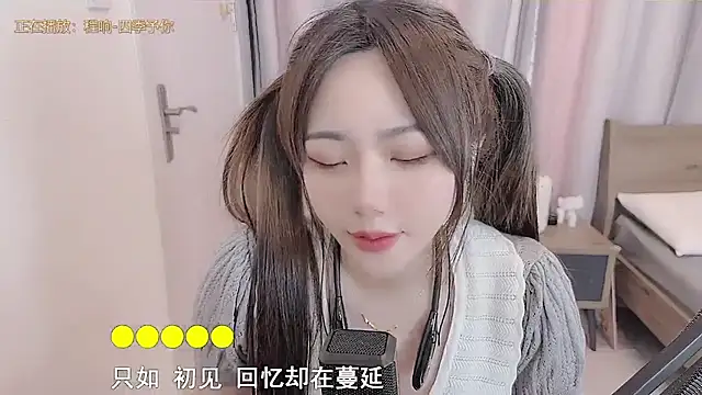 z_xinxin naked in live sex video chat