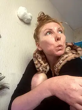 AmyStaar naked in live sex video chat