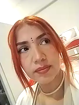 AriaRusso naked in live sex video chat
