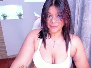 Ashleey18 on webcam for live free nude chat now