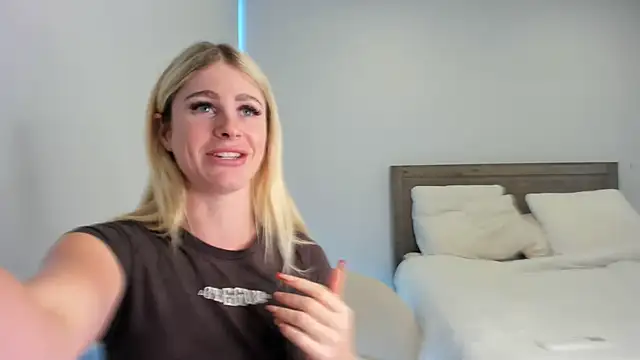 aus_queen naked in live sex video chat