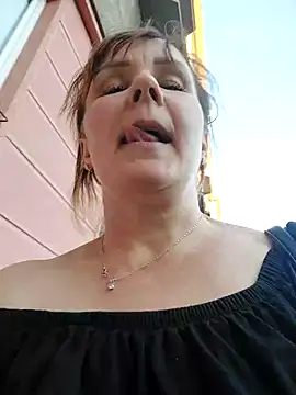 Bela_Quinsi naked in live sex video chat