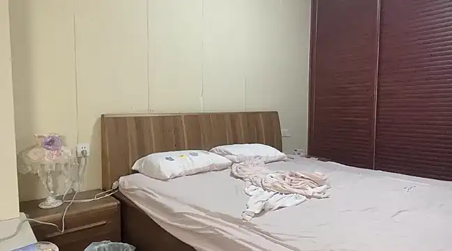 Bubbles-01 naked in live sex video chat