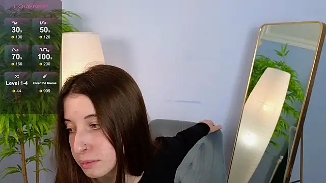 Charlotte_ruve naked in live sex video chat
