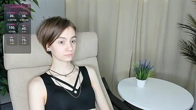 ChloeBensonn naked in live sex video chat