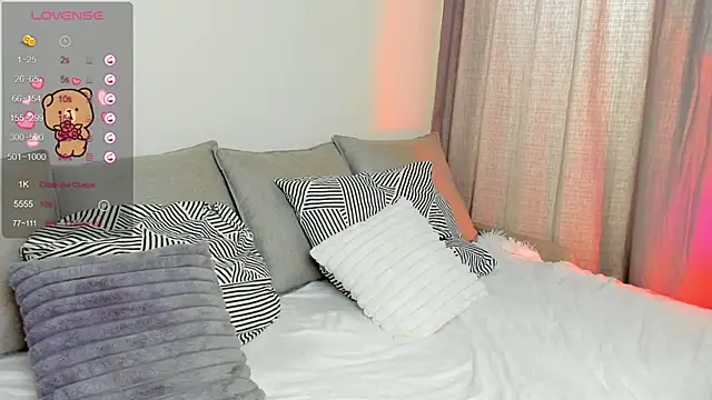 EmiliaBrooks naked in live sex video chat