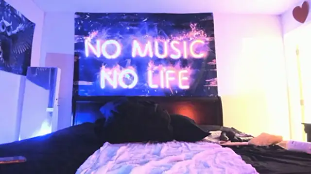 EnticingAaliyah naked in live sex video chat