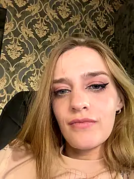 FieriiaDii naked in live sex video chat