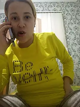 Gussie_Bridie naked in live sex video chat