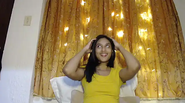Indianbloom_ naked in live sex video chat