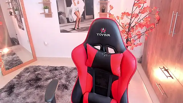 IsaConnor naked in live sex video chat