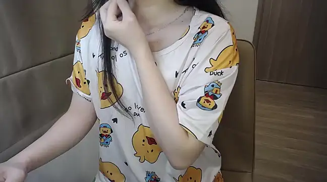 Kemmy_babe20 naked in live sex video chat