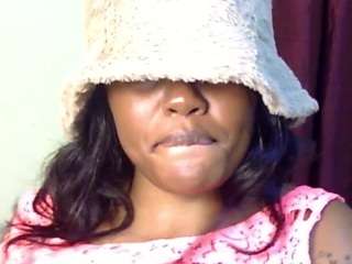 Lalee332 on webcam for live free nude chat now