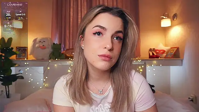 LeinAlice naked in live sex video chat