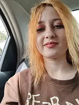 Lucy_Lazy naked in live sex video chat