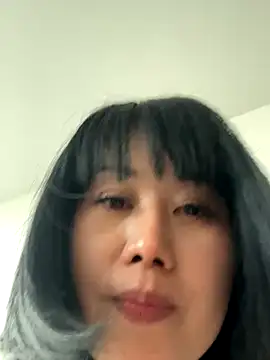 Mili-0 naked in live sex video chat