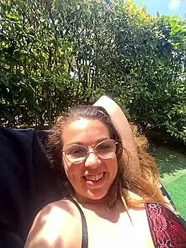 mogliebirikkina naked in live sex video chat