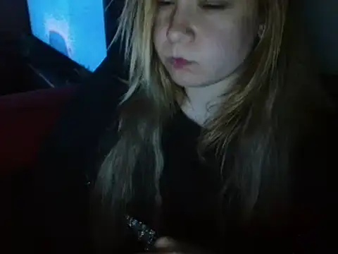Naughtylizze naked in live sex video chat