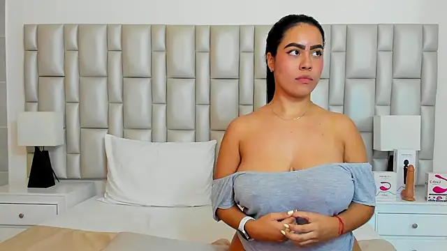 paola_katy_dicks naked in live sex video chat