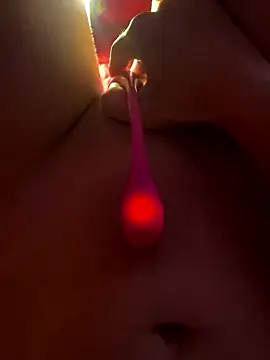 Pi_wet20 naked in live sex video chat