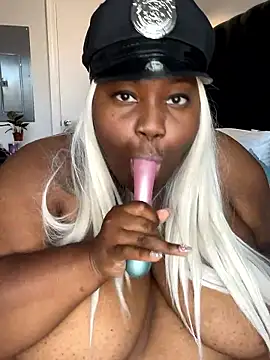 PlushBrat naked in live sex video chat