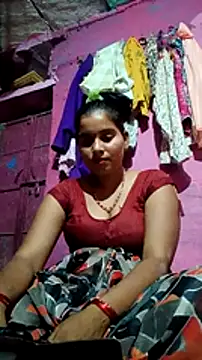 Poonamdhillo naked in live sex video chat