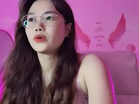 Queen_2k6 naked in live sex video chat
