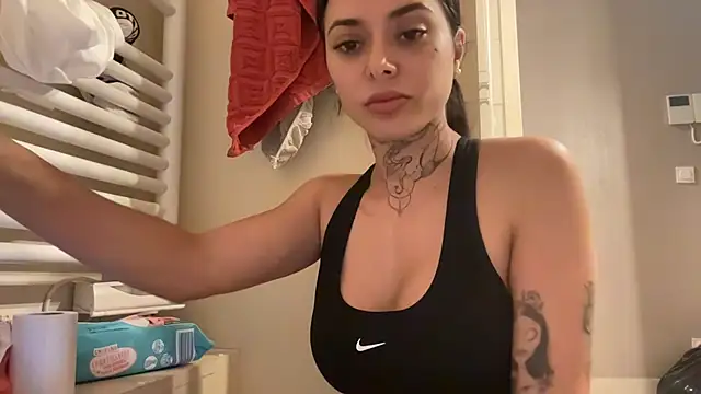 Saraabab naked in live sex video chat