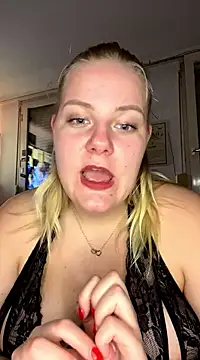 SexyLorii naked in live sex video chat