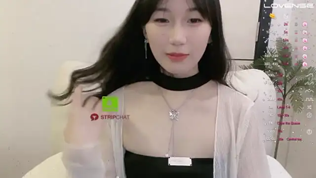 Sily-yyds naked in live sex video chat
