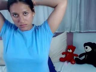 SophiaSimon on webcam for live free nude chat now