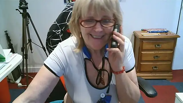 SwissMature naked in live sex video chat