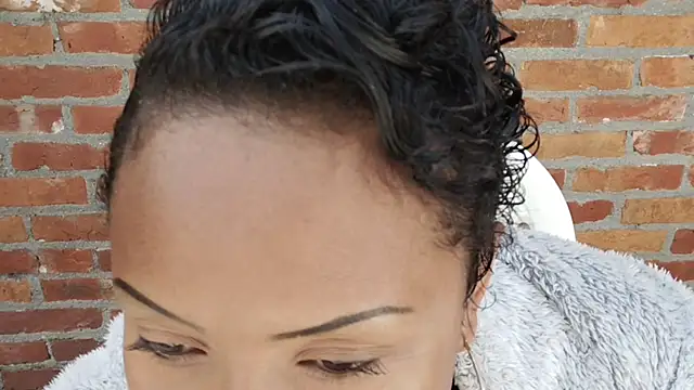 Therainqueen naked in live sex video chat