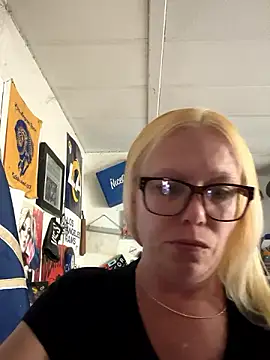 tickledpink420 naked in live sex video chat