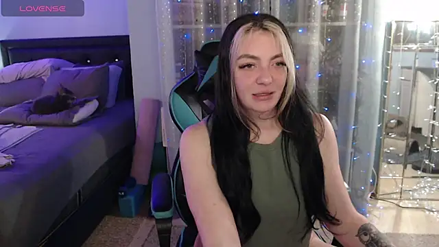 _ULTRAVIOLET_ naked in live sex video chat