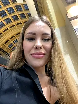 AlexisRenn naked in live sex video chat