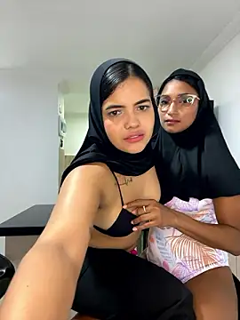 Arab_rainbow_girls naked in live sex video chat