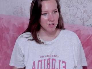 Bella-Quiinn on webcam for live free nude chat now