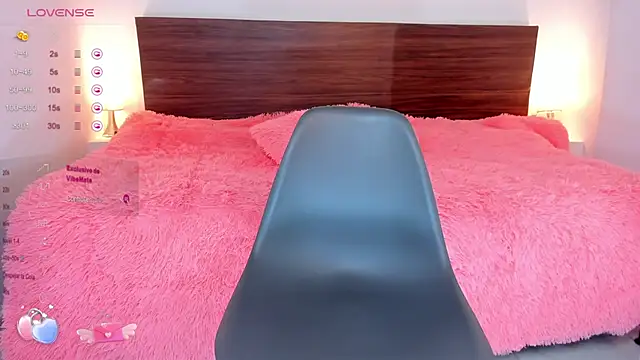 BonnieHill2 naked in live sex video chat
