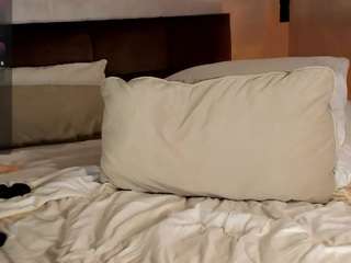 ElsaRedwood on webcam for live free nude chat now
