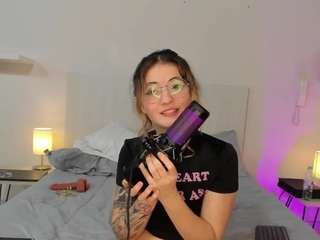 EmmaFiore10 on webcam for live free nude chat now
