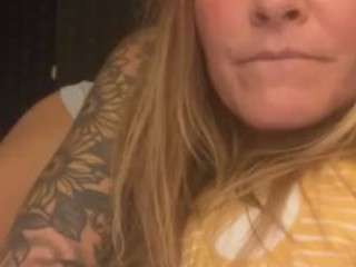 goldengirl44 on webcam for live free nude chat now