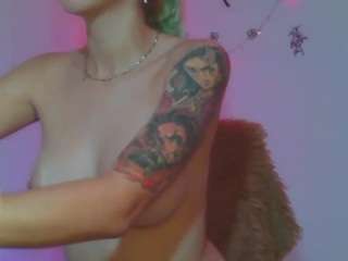 MacarenaDiaz on webcam for live free nude chat now