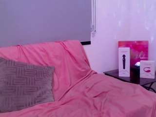 mia-levis on webcam for live free nude chat now