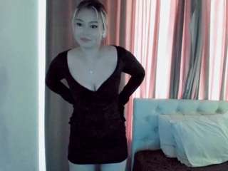 RileyMee on webcam for live free nude chat now